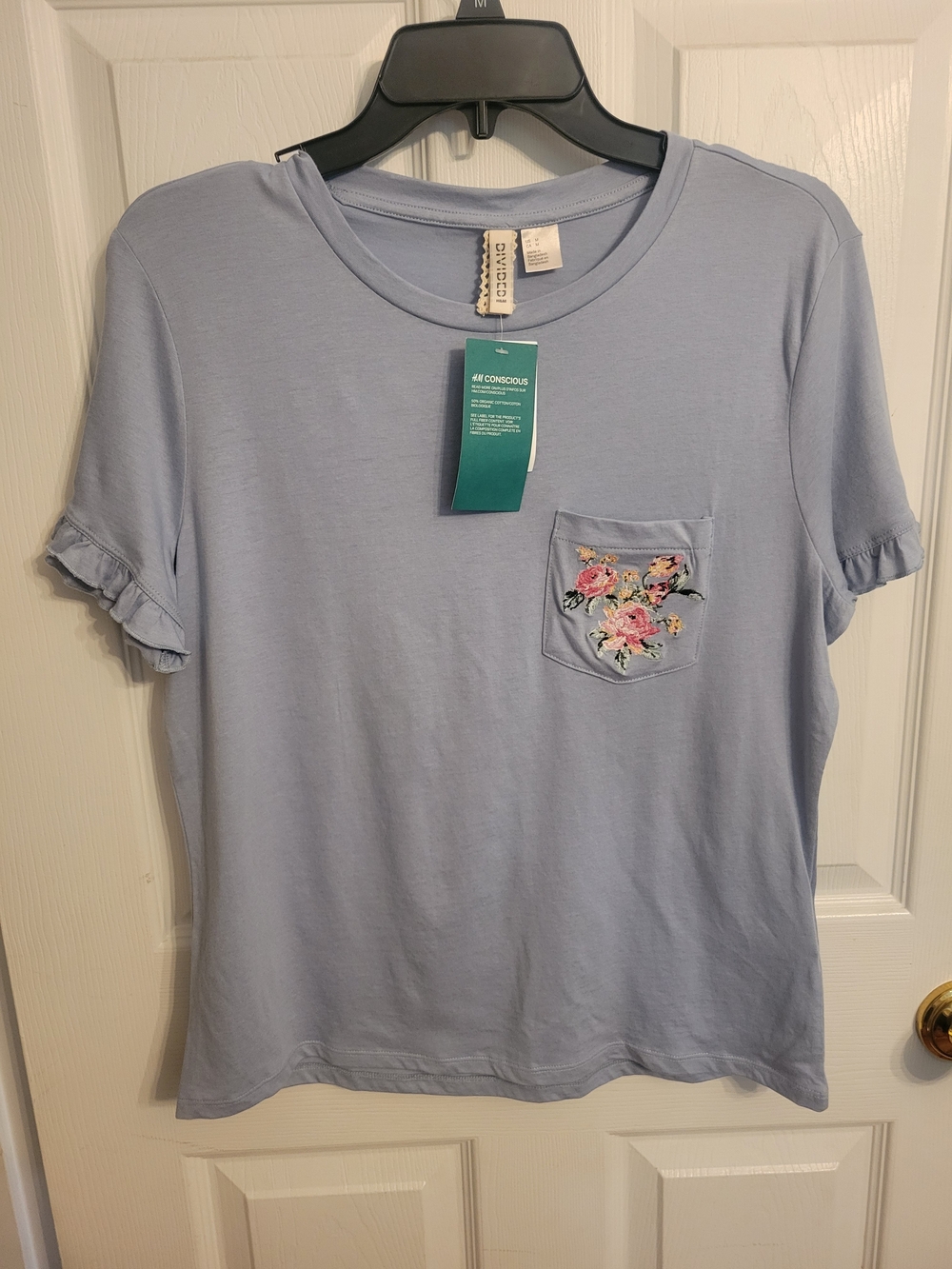 NWT Divided H&M Light Blue Short Sleeve Tee with Floral Pocket